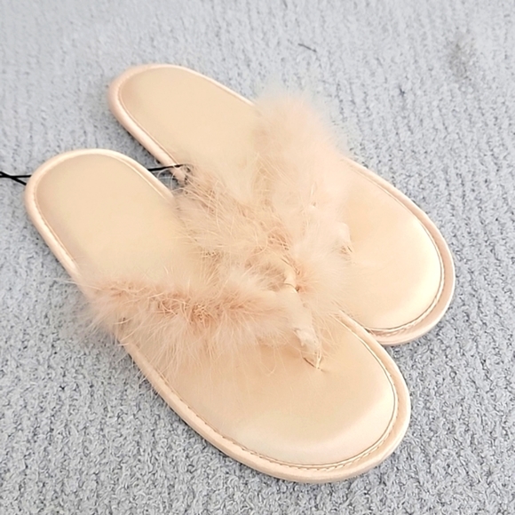 INC International Concepts Shoes - INC Blush Pink Satin ans Feathers Marbeau Slippers Size L 9/10 💥NWT💥